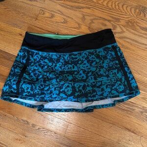 Lululemon tennis skirt blue and black size 6 in excellent condition